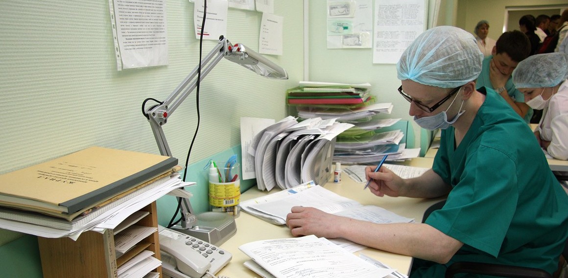 Цифры сошлись: в отчете зарплата екатеринбургских врачей в два раза превысила среднюю по региону