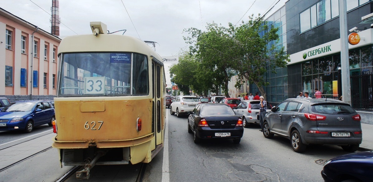 Из-за ремонта путей на Луначарского — Малышева перестанут ходить трамваи и троллейбусы