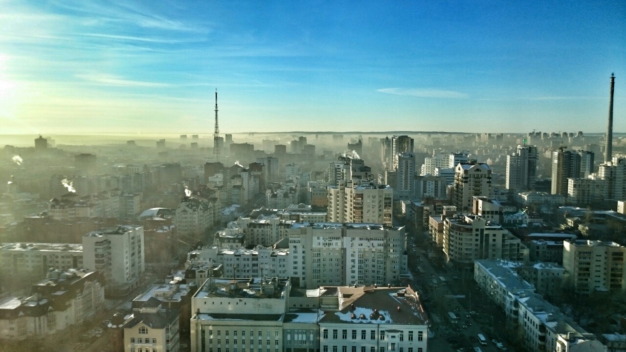 Екатеринбург окутало смогом: к концу недели промышленную пыль прибьет снегом