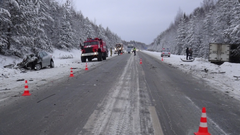 За сутки на дорогах Свердловской области в трех ДТП погибли несколько человек