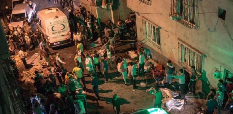 В Турции во время свадьбы подорвался террорист-смертник. Погибли 50 человек