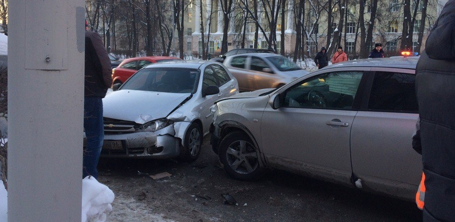 Авария на миллион: на Ленина столкнулись Nissan Qashqai, Porsche Cayenne и Opel