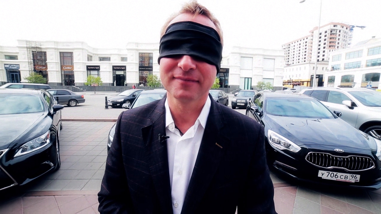 Свидание вслепую: Брозовский тестирует премиум-седаны с закрытыми глазами