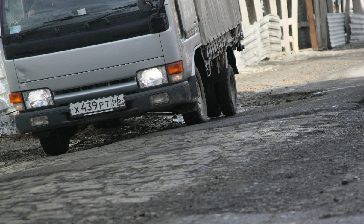 Куйвашев покусился на хозяйство Липовича: губернатор проверит дороги в городе