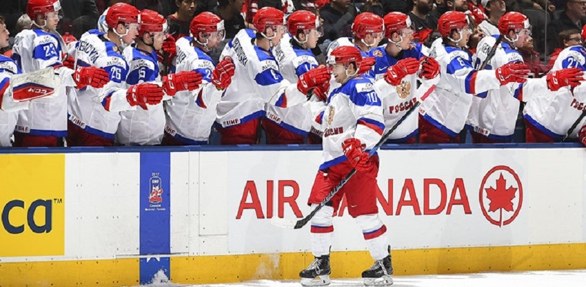 Россия — в полуфинале. Молодежная сборная по хоккею разгромила Данию