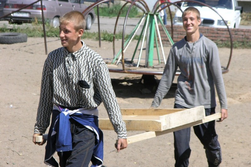 Екатеринбургских школьников зовут летом подработать санитарами и почтальонами