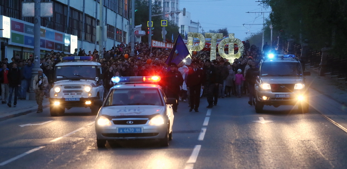 Шествие, воздушные шары и молодожены: РТФ УрФУ отметил День радио в центре Екатеринбурга