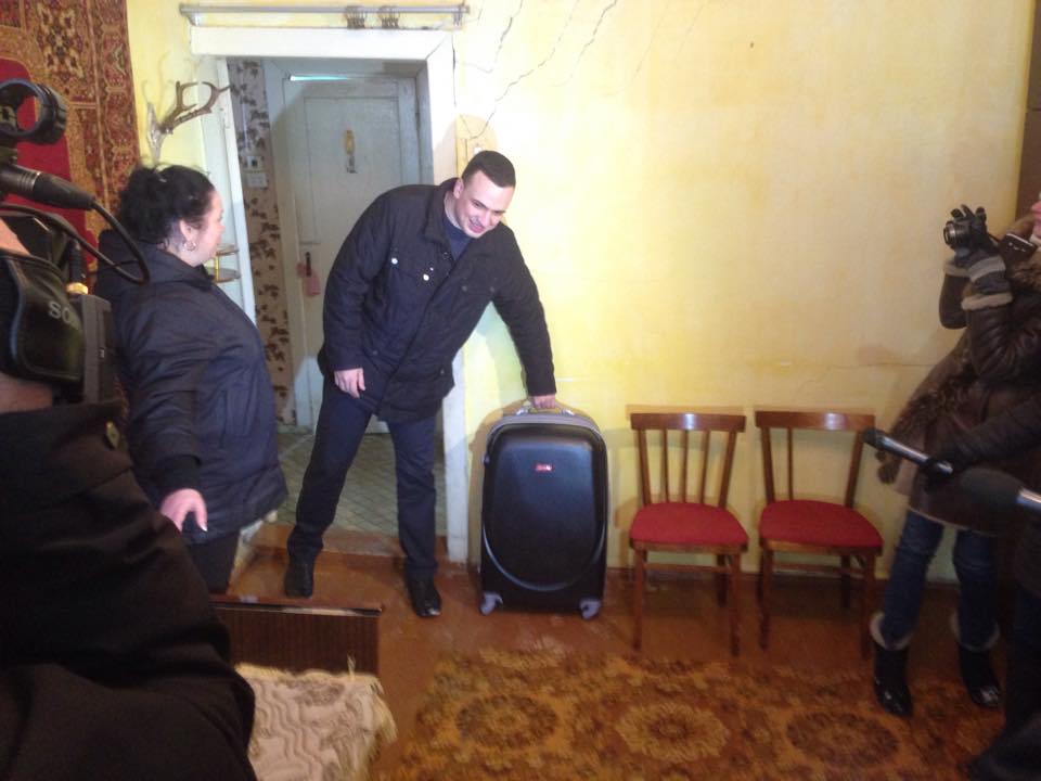 Эксперимент: депутат Заксобрания Свердловской области поселился в аварийном бараке Серова