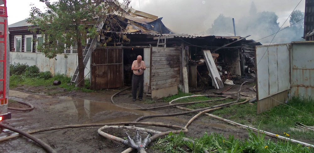 Гроза повредила проводку: в Верхней Пышме сгорел частный дом