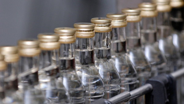 Акцизы задушили алкоголь: легальное производство водки сократилось на четверть
