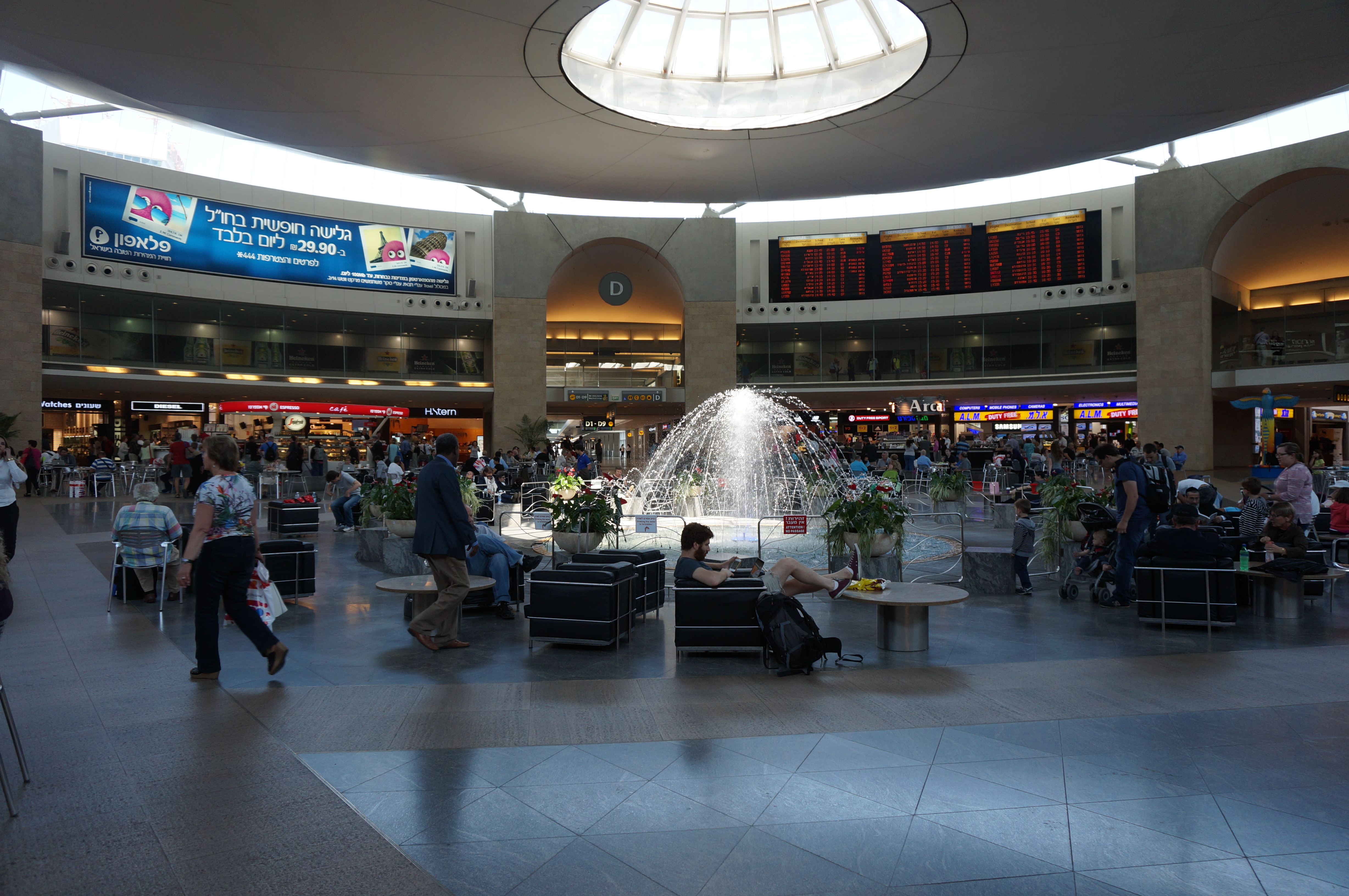 Екатеринбургские туристы не могут вылететь из Тель-Авива из-за отмены рейсов