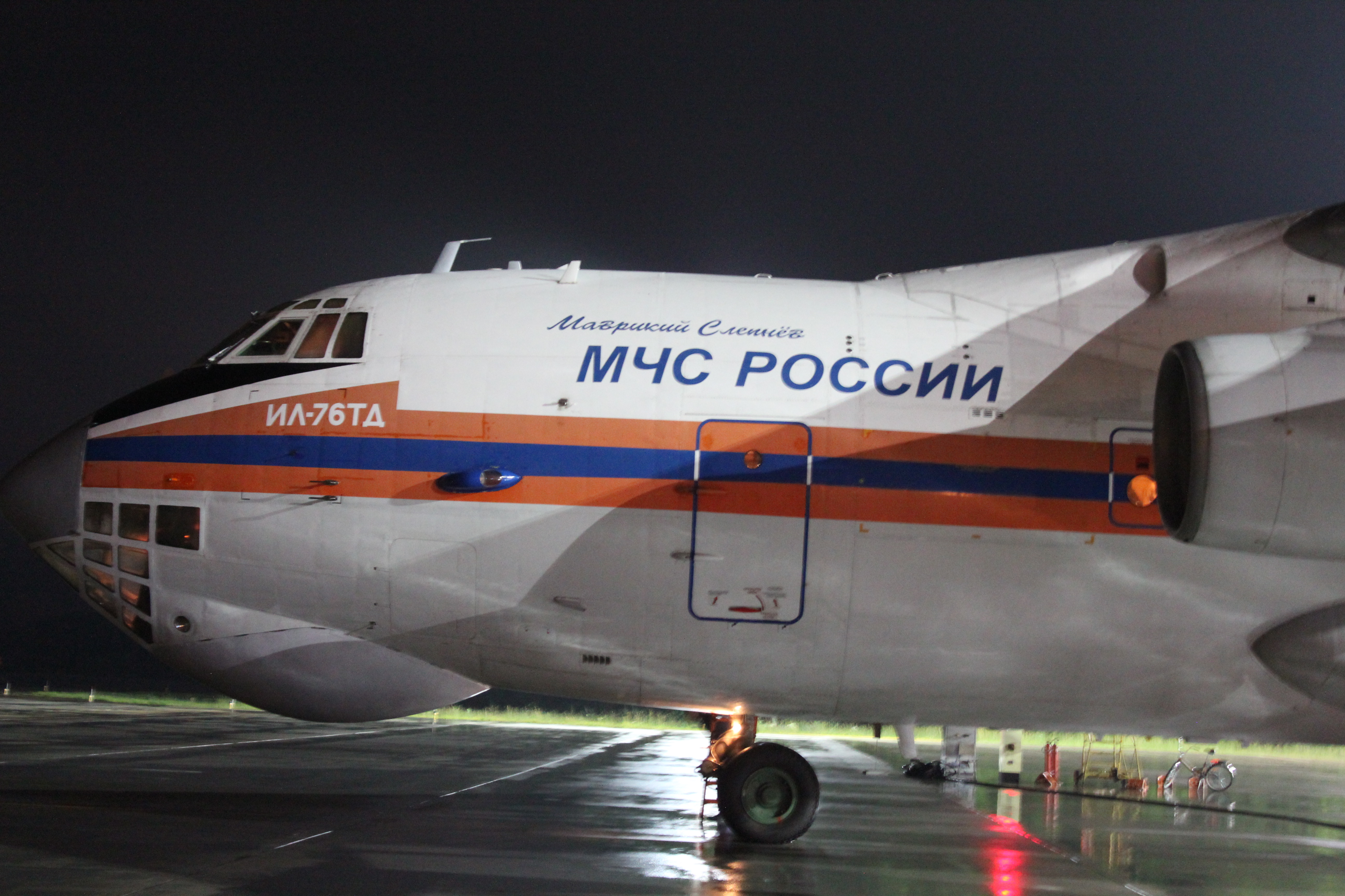 Российские спасатели приступили к поискам разбившегося в Индонезии самолета