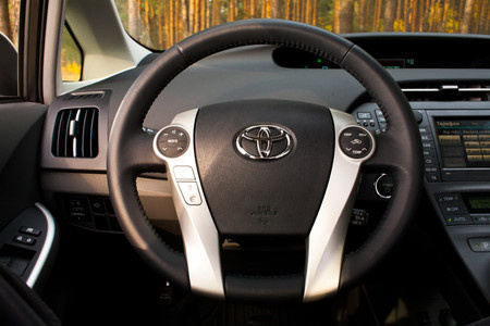 Toyota Prius Hybrid: жизнь в зеленом свете