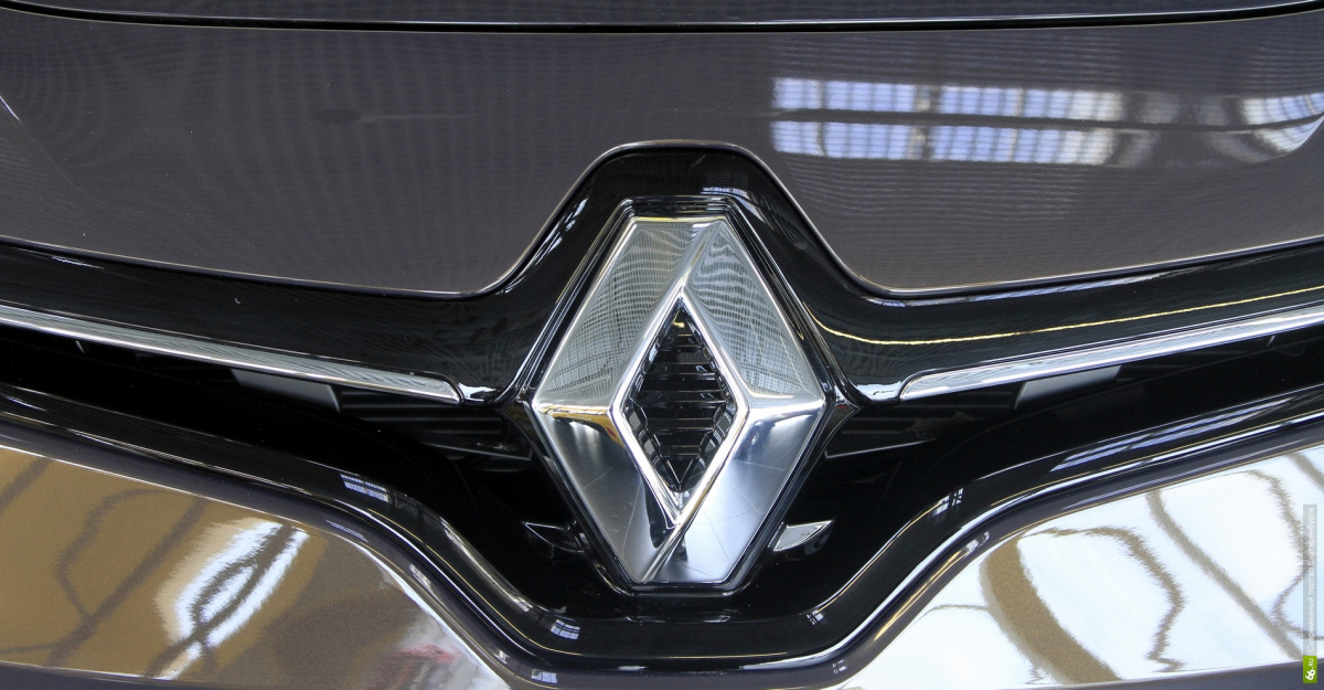 «Косметически» обновленный Renault Fluence добрался до Екатеринбурга «Косметически» обновленный Renault Fluence добрался до Екатеринбурга