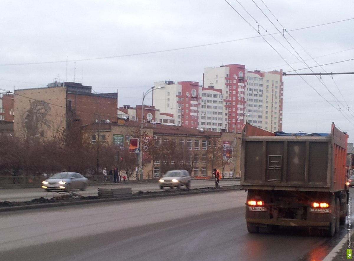Show must go on: дорожные ремонты в Екатеринбурге продолжаются
