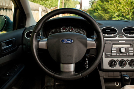 Ford Focus vs Skoda Octavia: борозды не портят