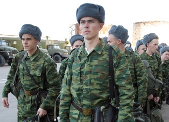 Свердловским призывникам раздают карты федерального банка