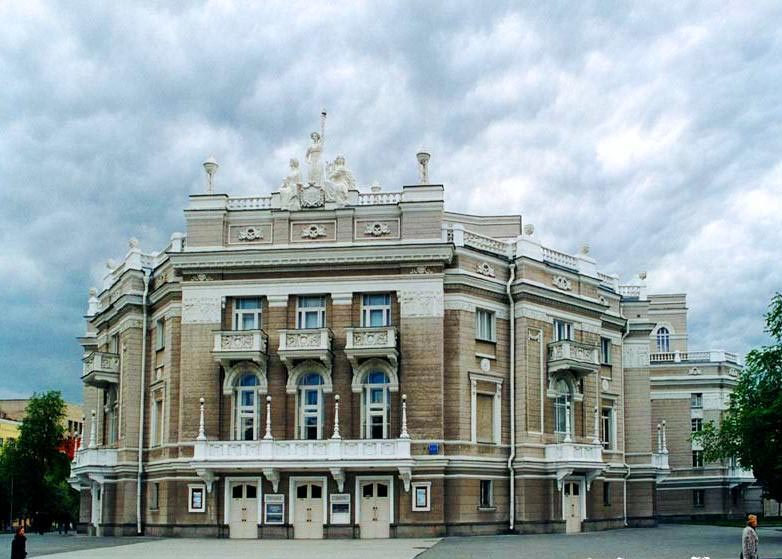 Театр оперы и балета вышел в Сеть