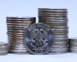 С утра курс рубля упал на 30 копеек