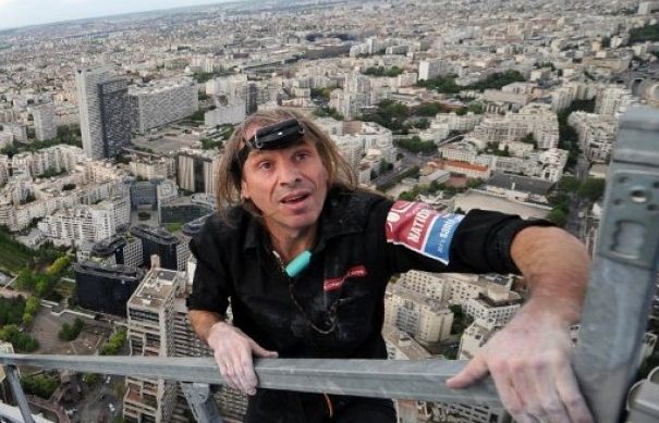 «Человек-паук» без страховки покорил самое высокое здание Франции