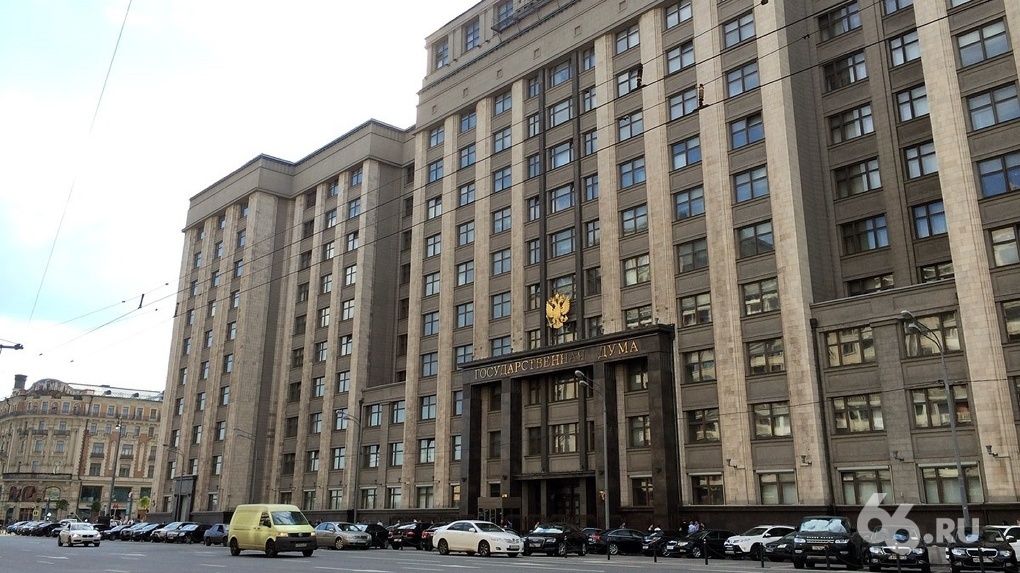 Избранникам Государственной думы и сенаторам поднимут заработной платы