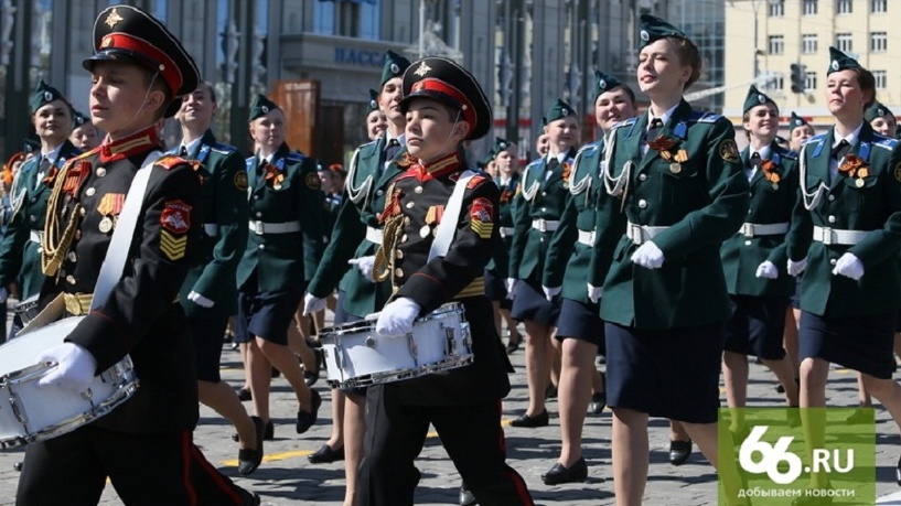 Маленький чекист за 9 тысяч рублей: в магазины Екатеринбурга поступила военная форма для детей