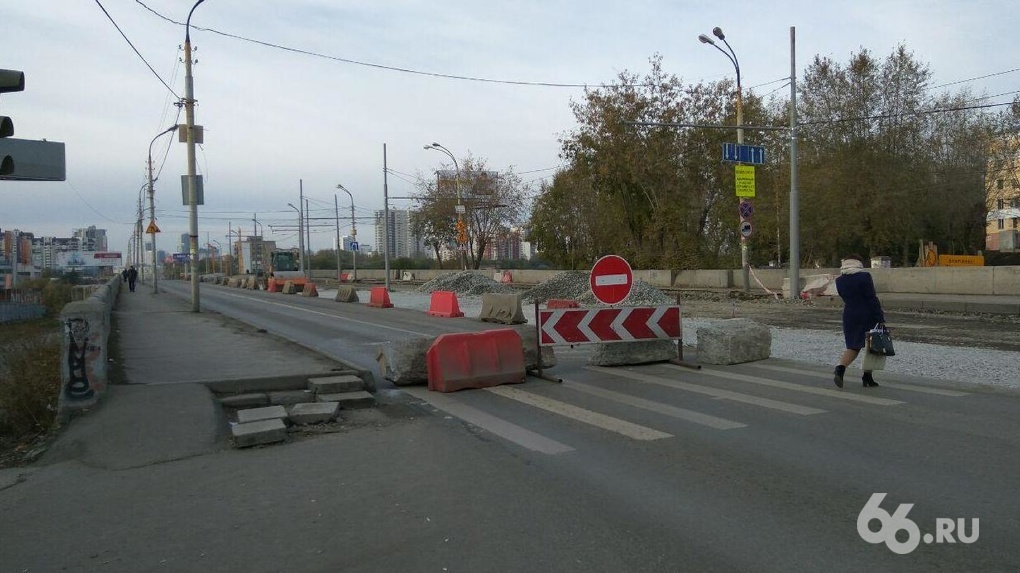 Центр города встал в пробках из-за закрытия Макаровского моста