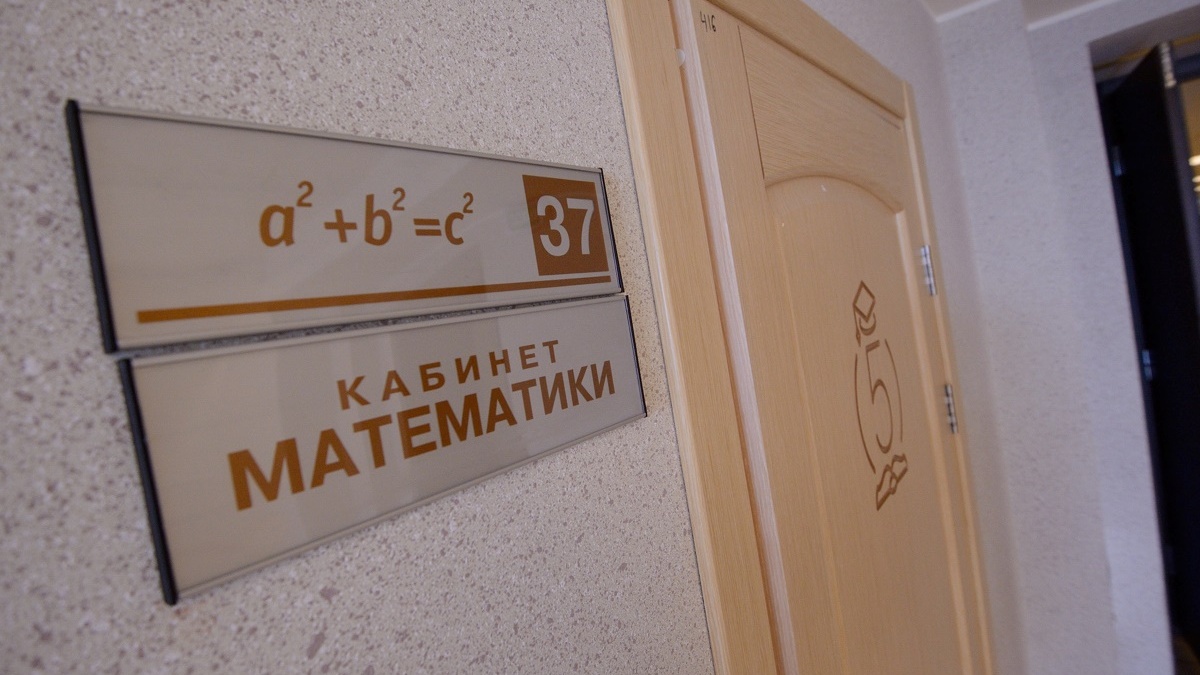 В Екатеринбурге школьница лишилась возможности поступить в вуз из-за привычки делать пометки на руках