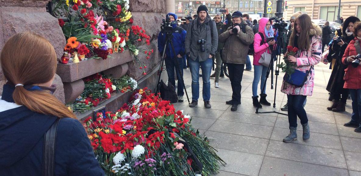 Число жертв теракта в петербургском метро увеличилось до 14 человек