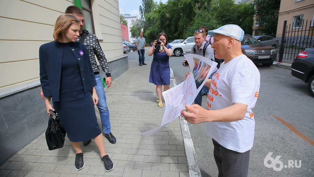 КС обязал депутатов уведомлять о встречах с избирателями в форме митинга КС обязал депутатов уведомлять о встречах с избирателями в форме митинга