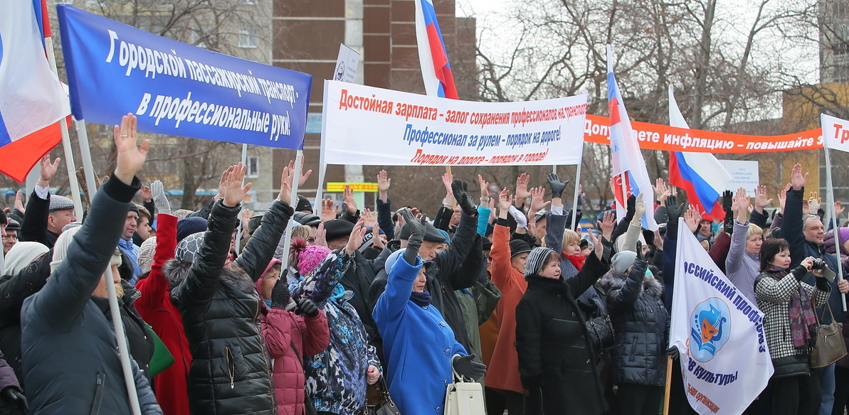 «Мы ведь живые люди!» Водители и кондукторы Екатеринбурга потребовали у мэрии денег на еду