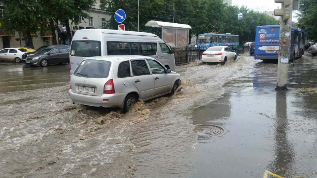 «Техногенной катастрофы не избежать». Почему Екатеринбург уходит под воду после каждого дождя