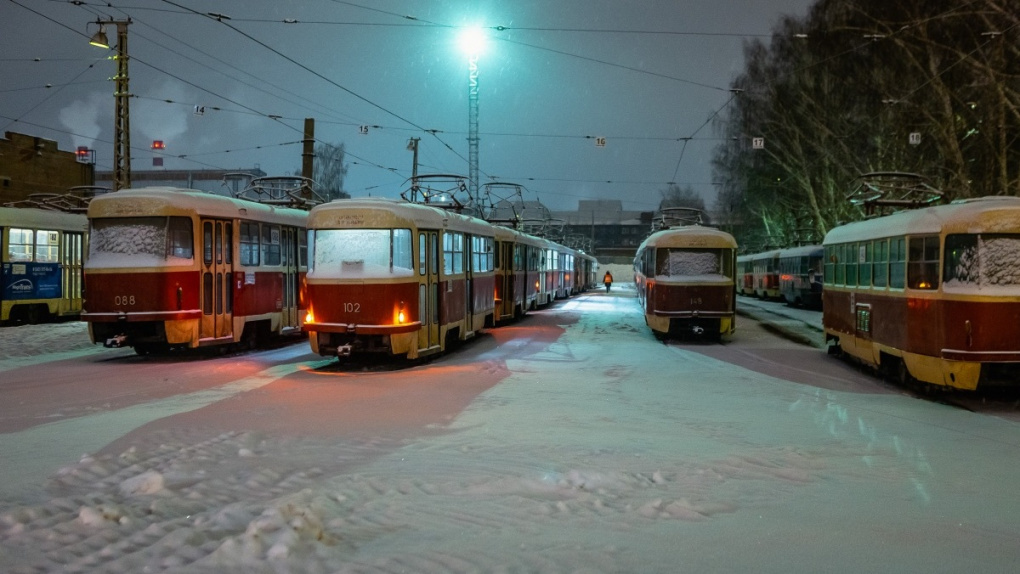 Из-за нехватки кондукторов и водителей в депо простаивают 25% общественного транспорта Екатеринбурга