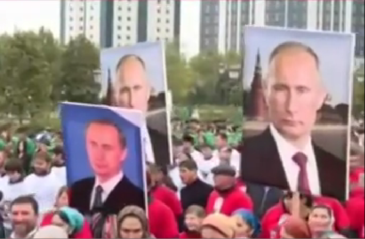 «Путын! Путын!» Сто тысяч чеченцев вышли на митинг в честь дня рождения президента
