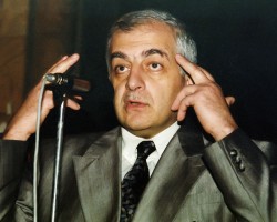 Саакашвили возвел Гамсахурдиа в национальные герои Грузии