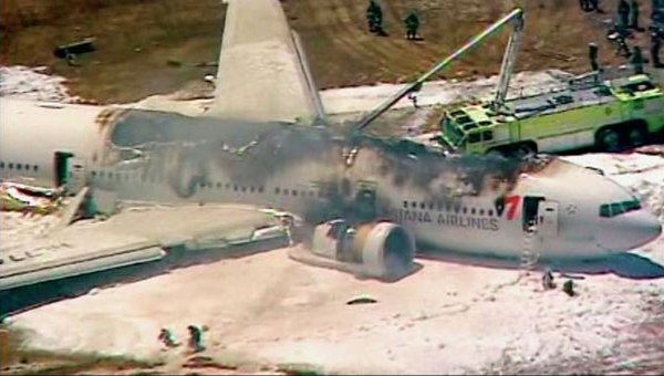 В США упал самолет: двое погибших, 181 пострадавший