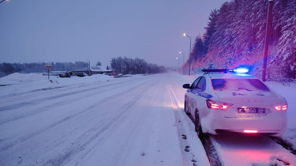Трассы в Свердловской области завалило снегом. Госавтоинспекция выпустила экстренное предупреждение
