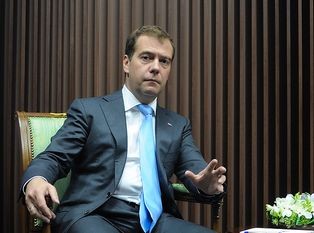 Медведев обвинил в пробках автомобили. Точнее, их количество
