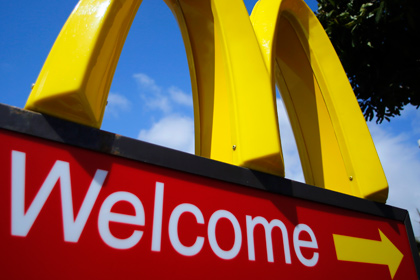 В США работника McDonald's посадили за плевок в гамбургер