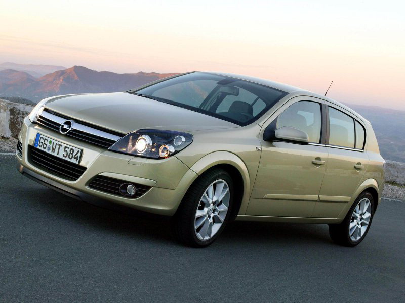 Opel Astra прошлого поколения сменила имя и стала дешевле