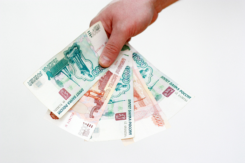 Трудовые пенсии россиян выросли на 665 рублей