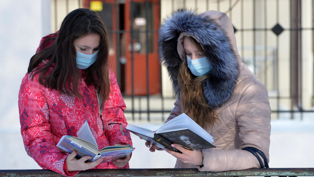 Екатеринбург упорно пытался выслать маски и антисептики в КНР. Но там их не взяли, потому что нам нужнее
