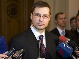 После обрушения ТЦ в Риге премьер Латвии подал в отставку