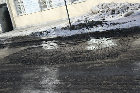 На «ямочный» ремонт в Екатеринбурге потратят 90 млн рублей