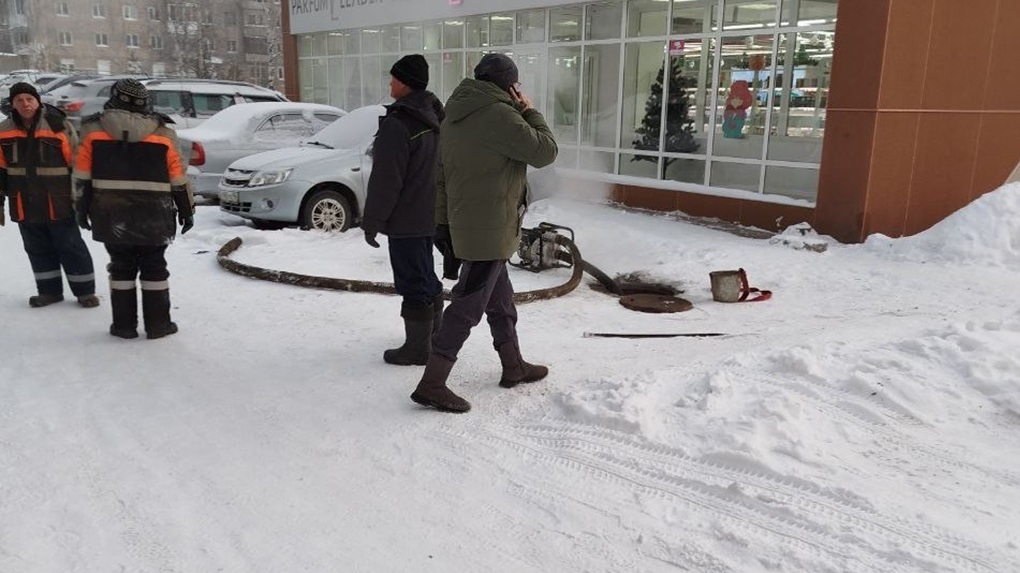 Почти 11 тыс. человек остались без отопления из-за аварии в Свердловской области