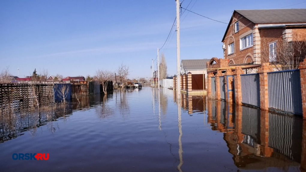В Орске и других городах России затопило тысячи домов. Видео