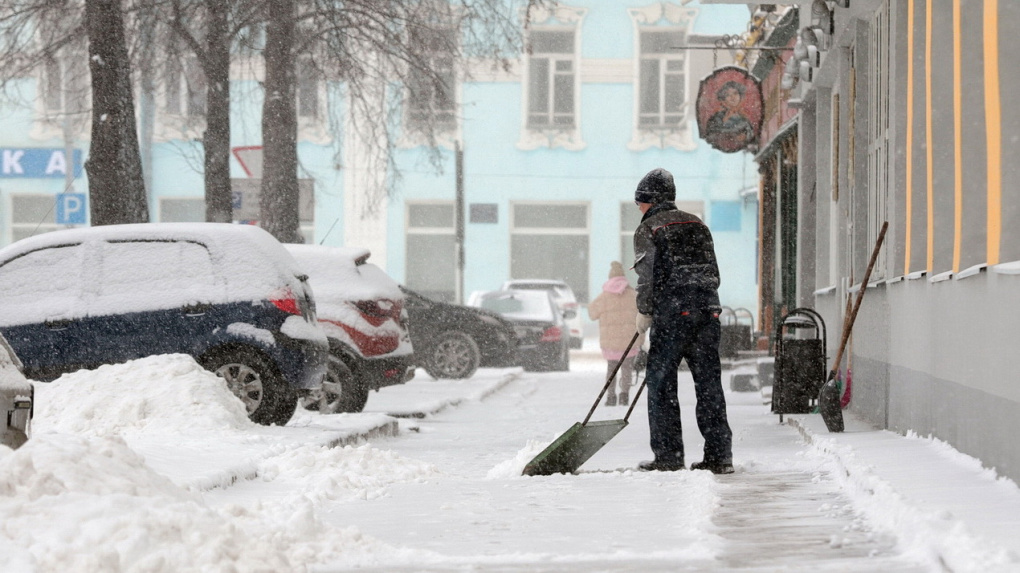 Почему дороги Екатеринбурга невозможно очистить от снега. Две причины