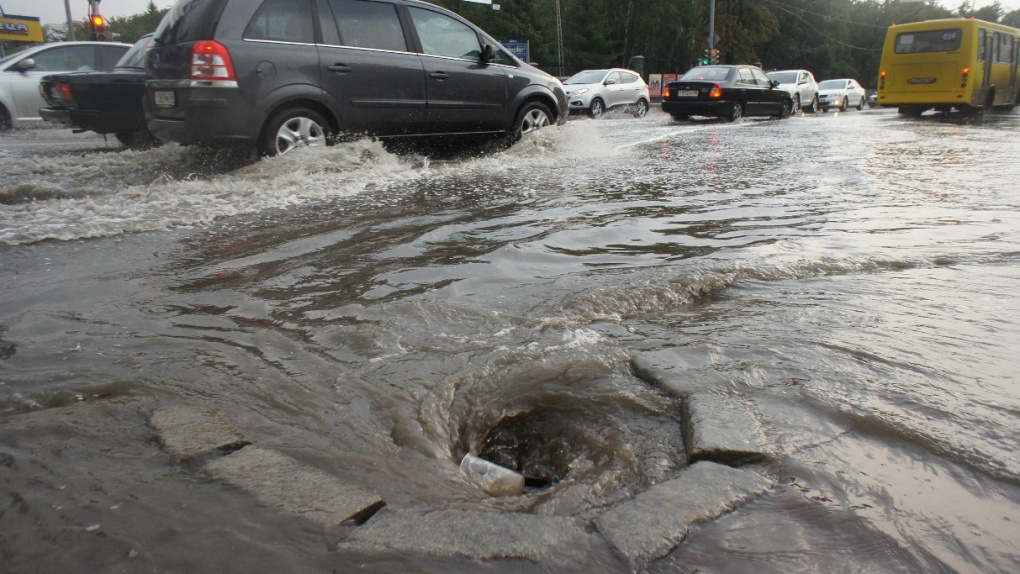 После каждого дождя Екатеринбург уходит под воду. Где, когда и за сколько построят ливневки