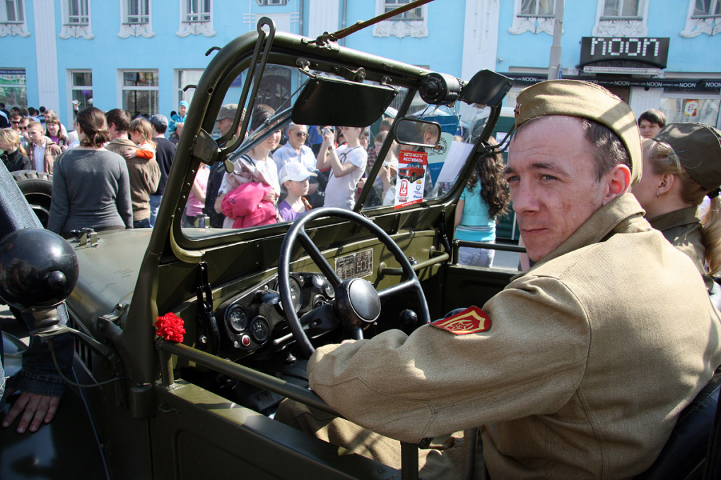 В День Победы на улицы города вышли автомобили военных лет