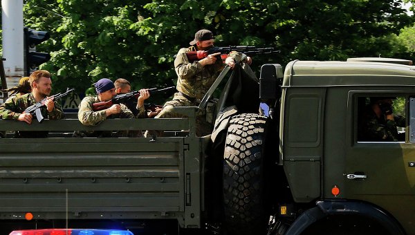 В Донецке военные и ополченцы вторые сутки ведут бой за аэропорт